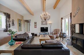 Stylish Family Villa in Felines