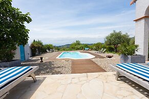 Stylish Family Villa in Felines