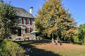 Senezergues Garden Hideaway