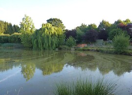 Senezergues Garden Hideaway