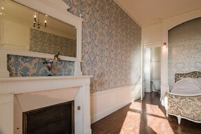 Stylish Mansion in Savignac