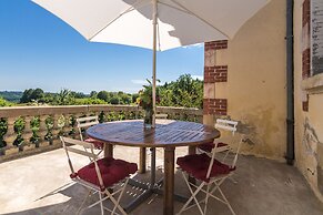 Stylish Mansion in Savignac
