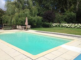 Riverside Hideaway in Cinais