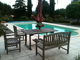 Riverside Hideaway in Cinais