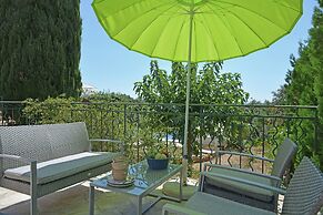 Saint-maximin: Pool & Peace
