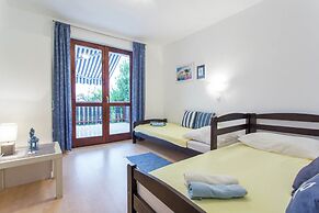 Apartment in Seline With Garden