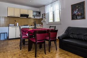 Apartment in Seline With Garden