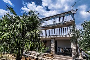 Apartment in Seline With Garden