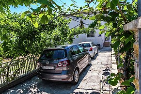 Apartment in Seline With Garden