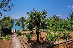Apartment in Seline With Garden