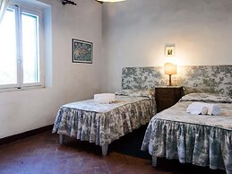 Vino, Views and Relaxing Stay