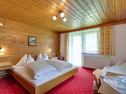 Spacious Apartment in Kappl