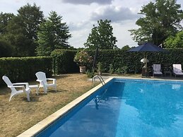 Holiday Home in Le Chatelet With Pool