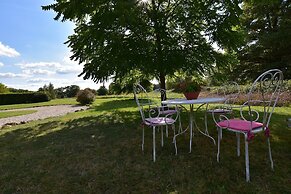 Holiday Home in Le Chatelet With Pool