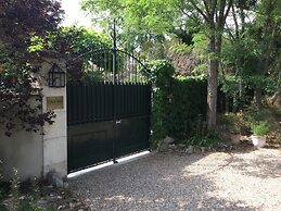 Holiday Home in Le Chatelet With Pool