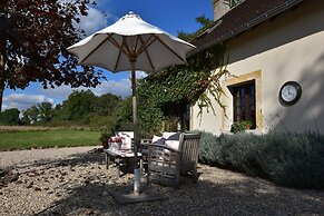 Holiday Home in Le Chatelet With Pool