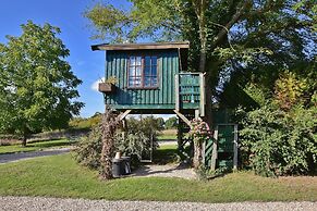 Holiday Home in Le Chatelet With Pool