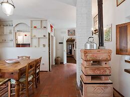 Idyllic Retreat With Shared Pool