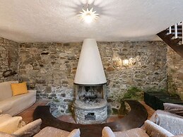 Idyllic Retreat With Shared Pool