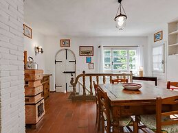 Idyllic Retreat With Shared Pool