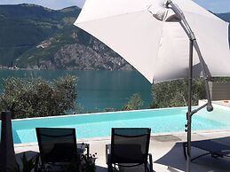 Marone Apartment With Pool