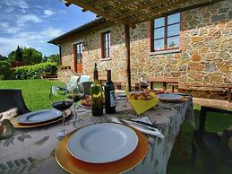 Rustic Retreat With Pool
