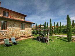 Rustic Retreat With Pool