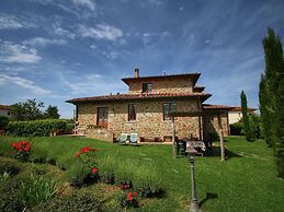Rustic Retreat With Pool