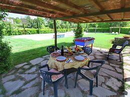 Rustic Retreat With Pool