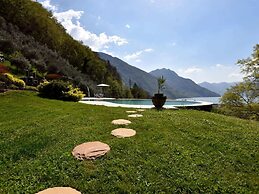 Flat by Lake Iseo With Mountain Views