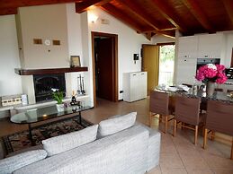 Flat by Lake Iseo With Mountain Views