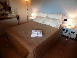 Flat by Lake Iseo With Mountain Views