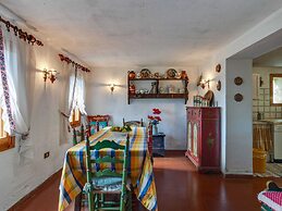 Cozy Detached House, Wide Garden, Wifi
