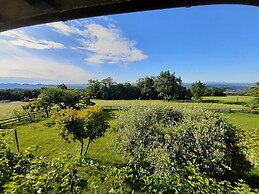 Cozy Detached House, Wide Garden, Wifi