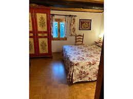 Cozy Detached House, Wide Garden, Wifi