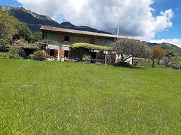 Cozy Detached House, Wide Garden, Wifi