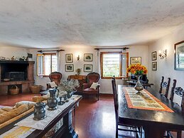 Cozy Detached House, Wide Garden, Wifi