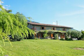 Cozy Detached House, Wide Garden, Wifi
