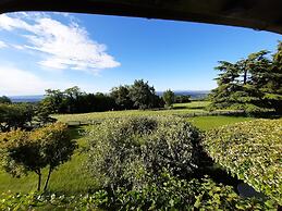 Cozy Detached House, Wide Garden, Wifi
