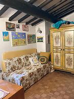 Cozy Detached House, Wide Garden, Wifi