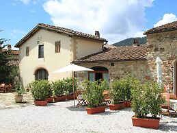 Idyllic Tuscan Hideaway With Pool and spa