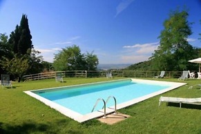 Idyllic Tuscan Hideaway With Pool and spa