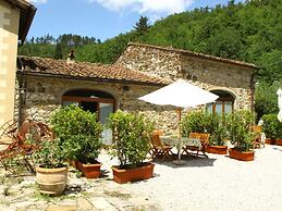 Idyllic Tuscan Hideaway With Pool and spa