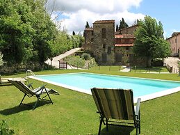 Idyllic Tuscan Hideaway With Pool and spa