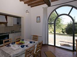 Tuscan Hilltop Farm Stay