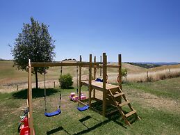 Tuscan Hilltop Farm Stay