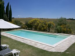 Tuscan Hilltop Farm Stay