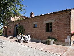 Tuscan Hilltop Farm Stay