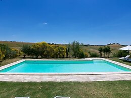 Tuscan Hilltop Farm Stay