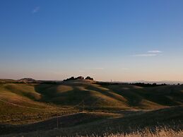Tuscan Hilltop Farm Stay